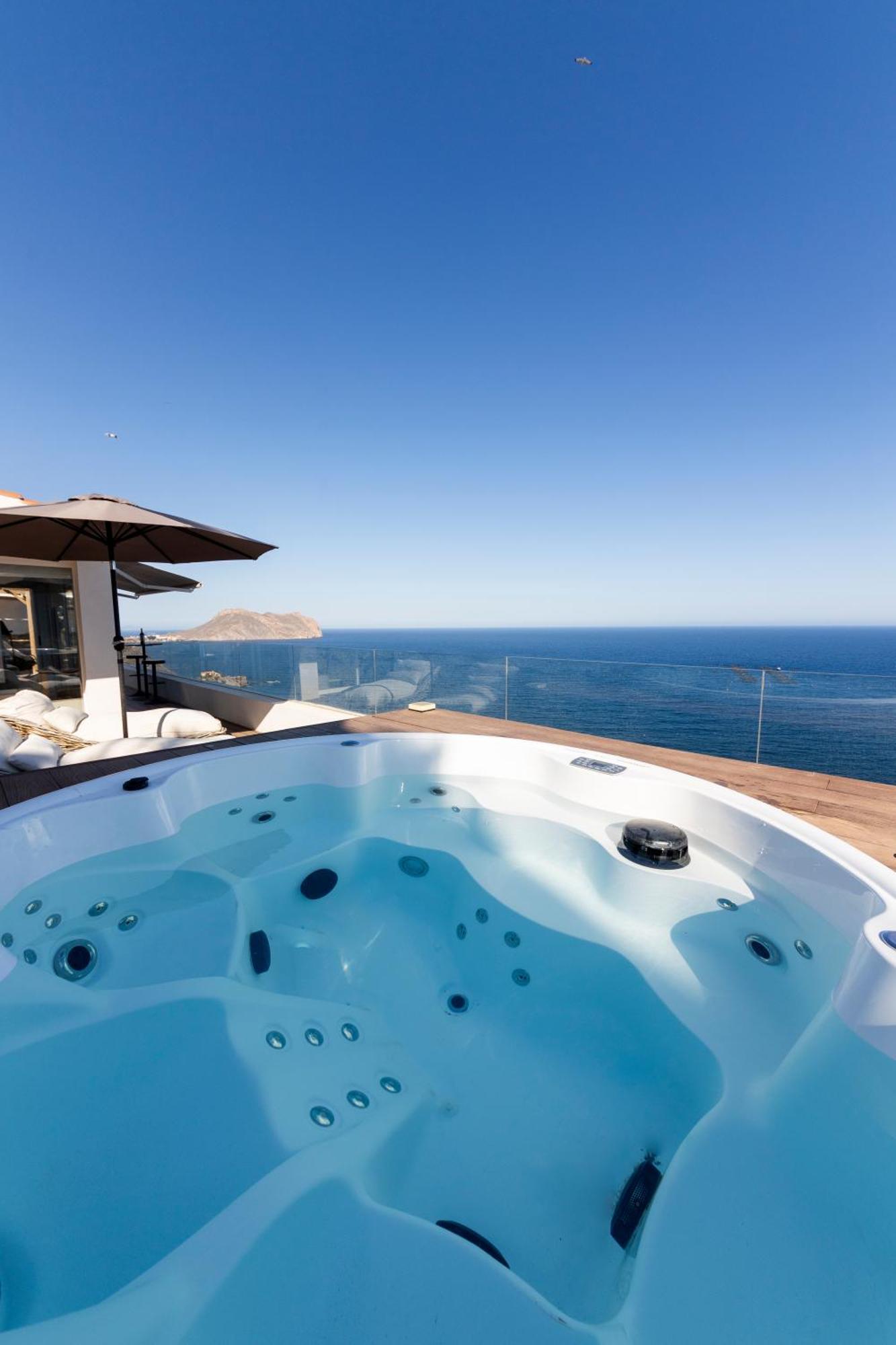 Delfin Luxury Water Front Jacuzzi *