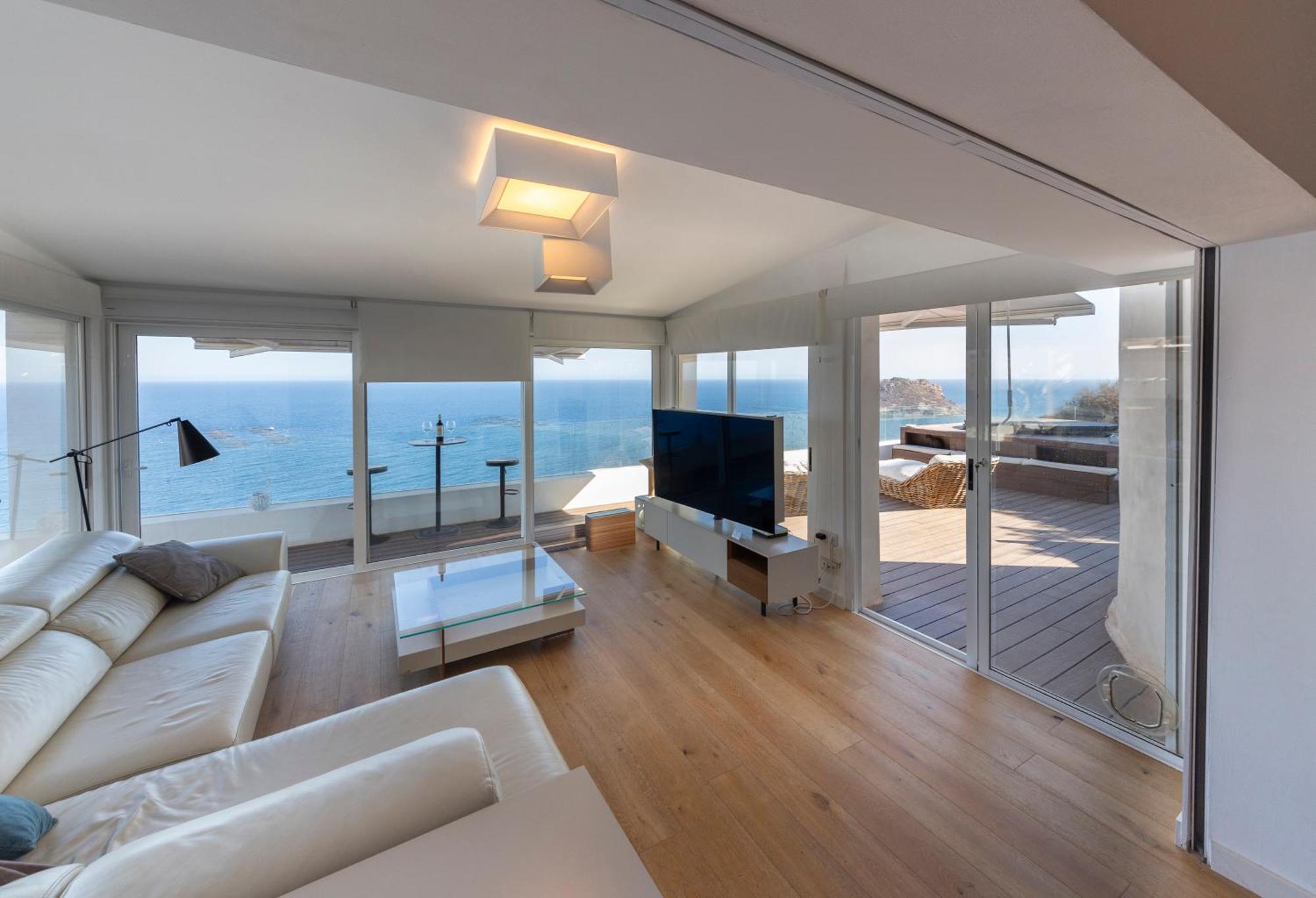 Delfin Luxury Water Front Jacuzzi Villa