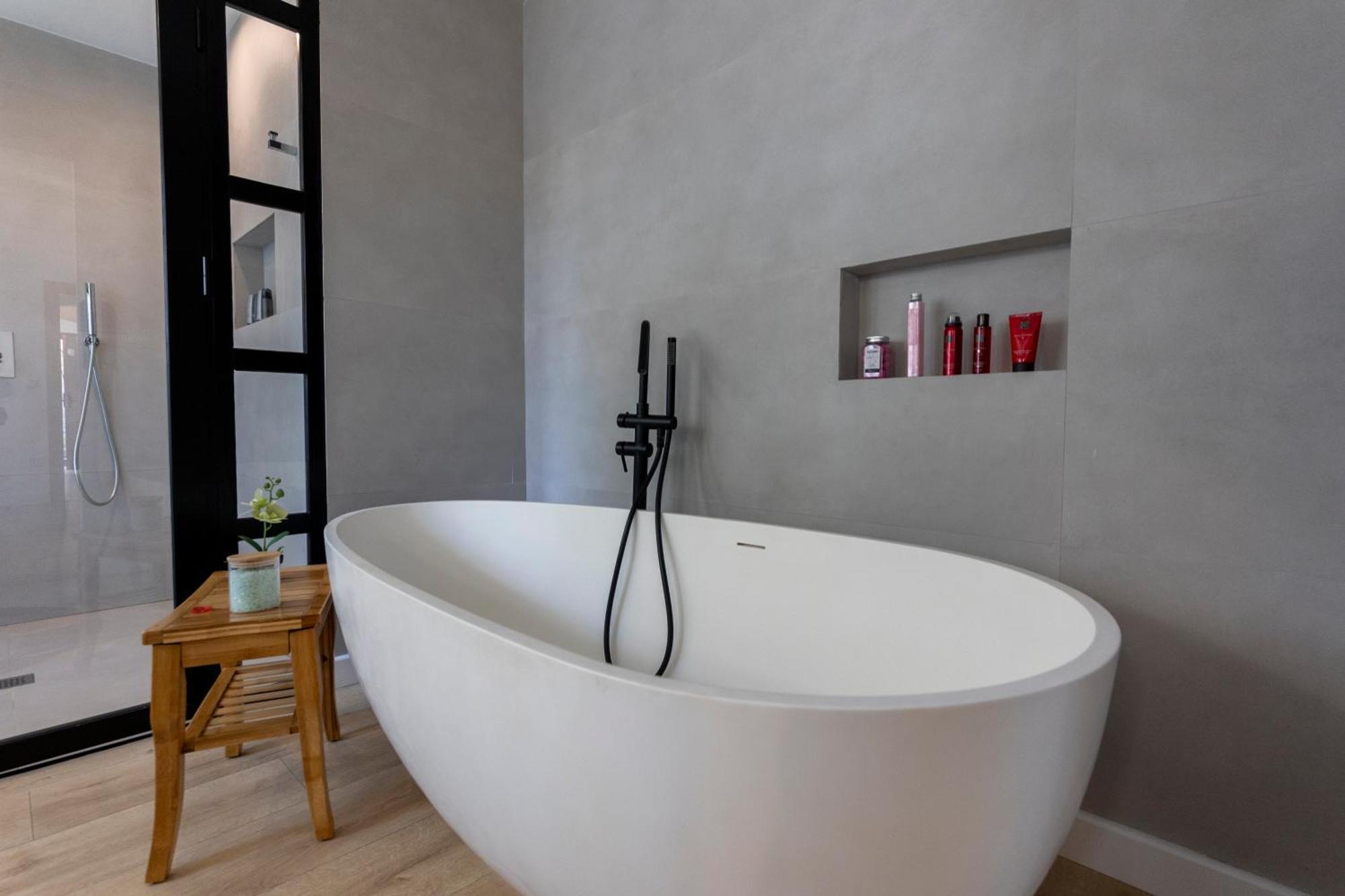 Delfin Luxury Water Front Jacuzzi *